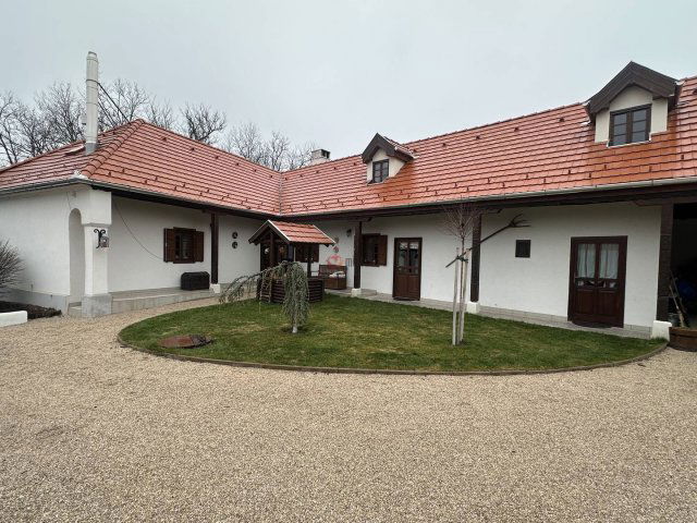 Eladó családi ház, Vértesacsán 230 M Ft, 4 szobás