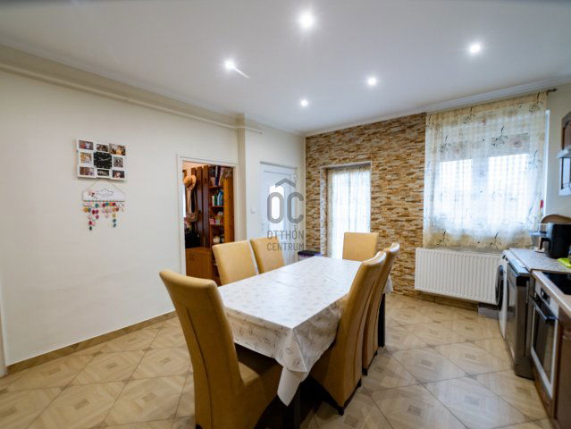 Eladó családi ház, Kecskeméten 115 M Ft, 5 szobás