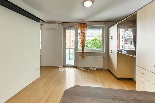Eladó téglalakás, Budapesten, XI. kerületben 71.9 M Ft, 1 szobás
