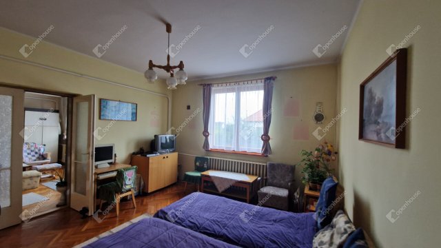 Eladó családi ház, Bábolnán 69.9 M Ft, 5 szobás