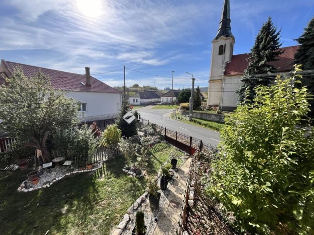 Eladó családi ház, Bakonyszentkirályon 59.5 M Ft, 4 szobás