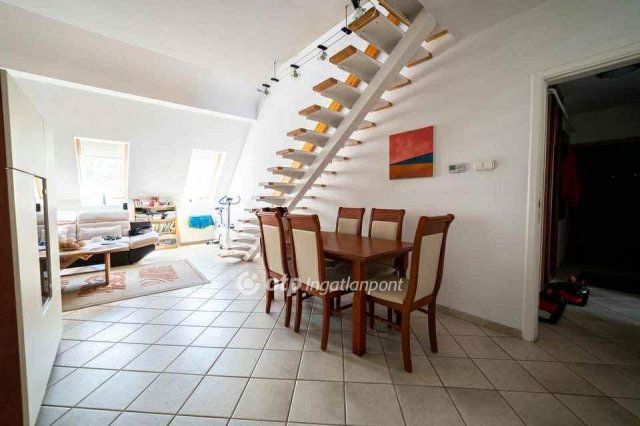 Eladó téglalakás, Kecskeméten 95 M Ft, 3+1 szobás