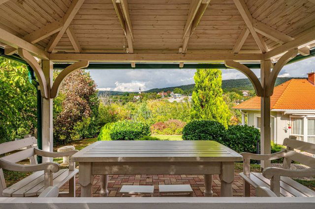 Eladó családi ház, Telkin 326 M Ft, 5 szobás