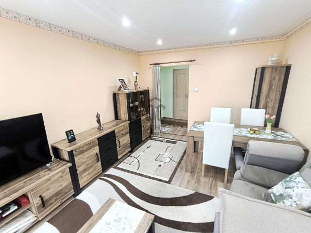 Eladó panellakás, Tatabányán 49.35 M Ft, 3 szobás