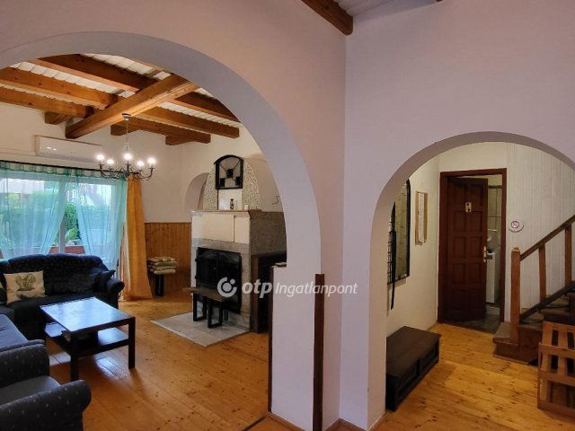 Eladó téglalakás, Hévízen 84 M Ft, 4 szobás