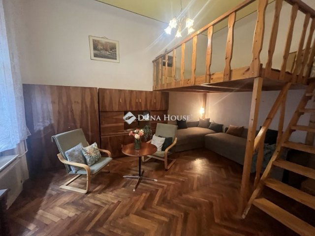 Eladó téglalakás, Budapesten, V. kerületben 64.9 M Ft, 1 szobás