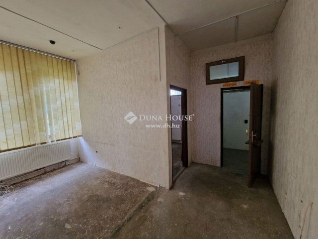Eladó családi ház, Pécsett 119 M Ft, 6 szobás