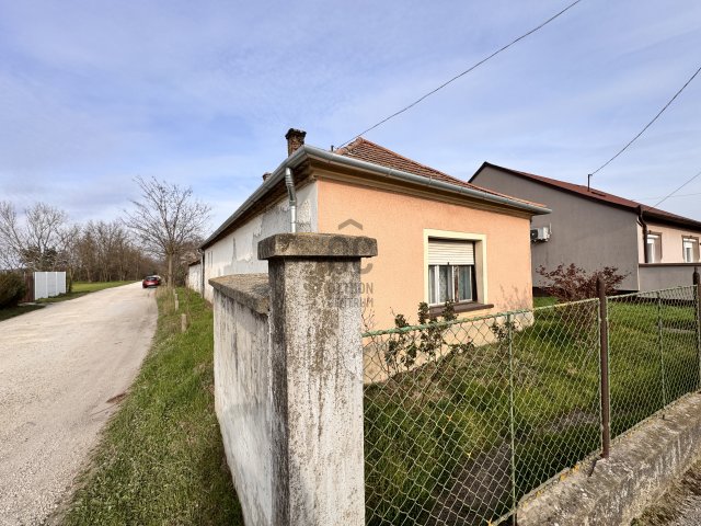 Eladó családi ház, Téten 25 M Ft, 2 szobás
