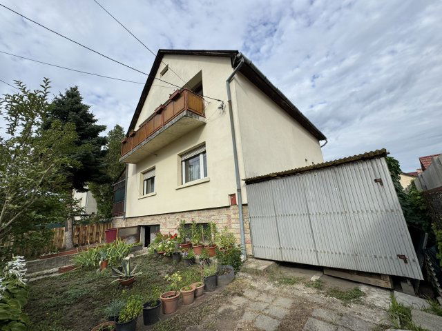 Eladó családi ház, Budapesten, XVI. kerületben, Aurél utcában