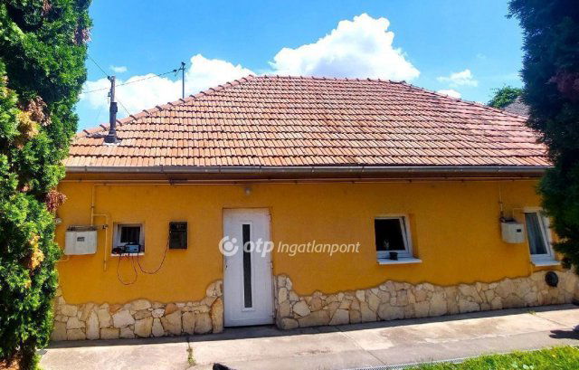 Eladó családi ház, Cegléden 44.9 M Ft, 1+2 szobás