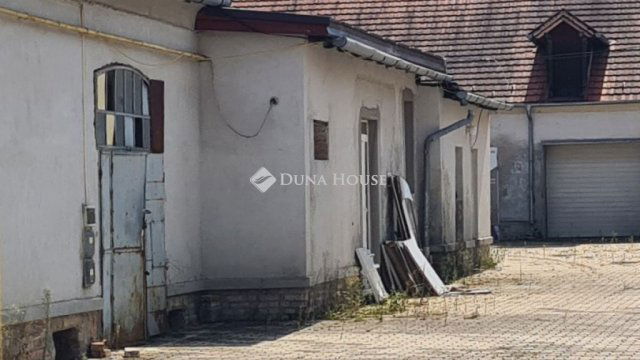 Eladó iroda, Sopronban 15.2 M Ft, 3 szobás / költözzbe.hu