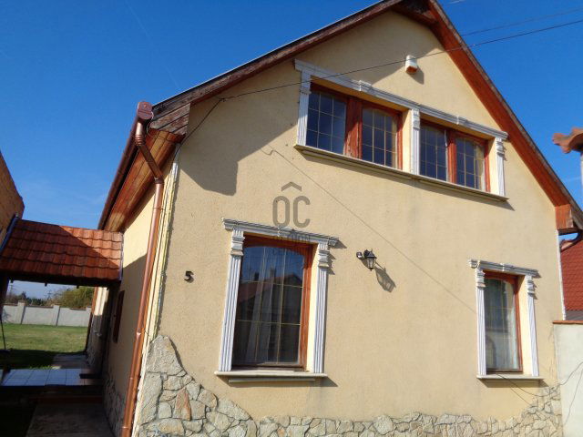 Eladó családi ház, Cegléden 109 M Ft, 6 szobás