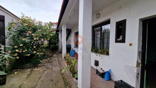Eladó családi ház, Pécsett 23.5 M Ft, 4+1 szobás