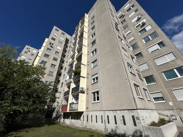 Eladó panellakás, Győrött 52.9 M Ft, 1+2 szobás
