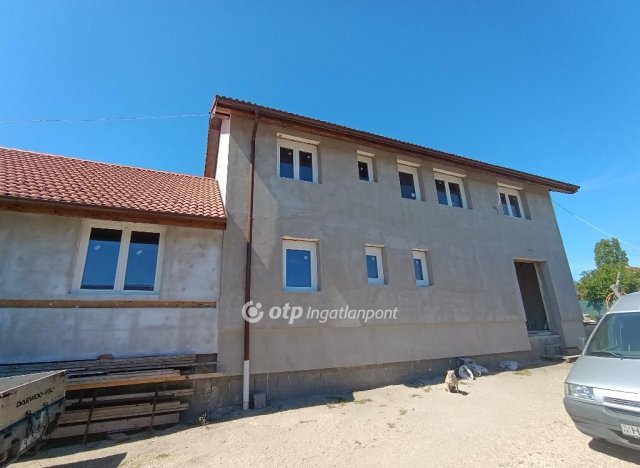 Eladó ikerház, Érden 160 M Ft, 6 szobás / költözzbe.hu