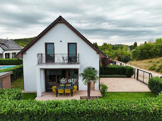 Eladó nyaraló, Tihanyban 174.9 M Ft, 3+1 szobás