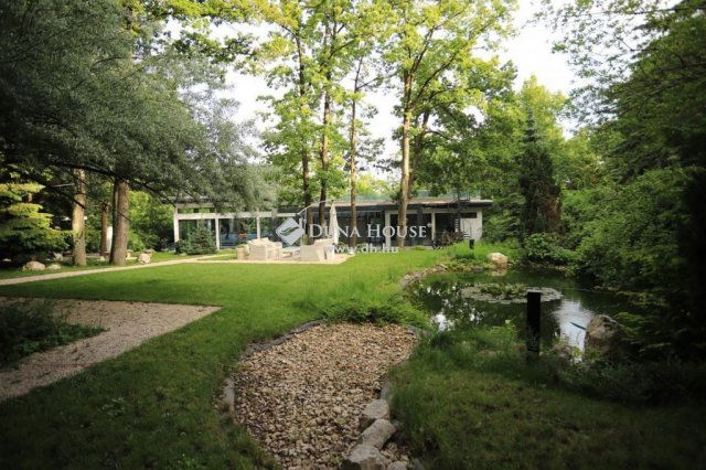 Eladó nyaraló, Pilisszentkereszten 693 M Ft, 6 szobás