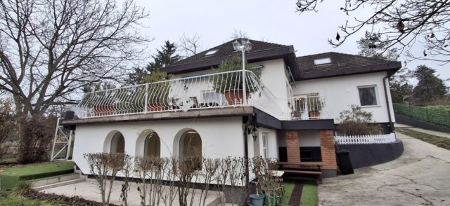 Eladó családi ház, Taksonyon 290 M Ft, 5 szobás