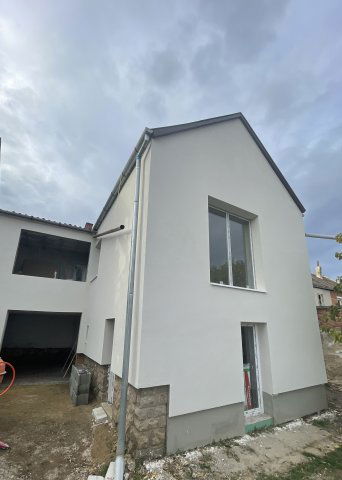 Eladó téglalakás, Pécsett 89.9 M Ft, 4 szobás