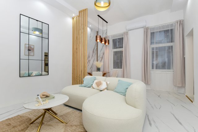 Eladó téglalakás, Budapesten, VI. kerületben, Hunyadi téren