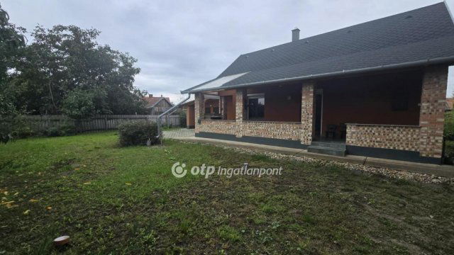 Eladó családi ház, Püspökladányban 37.5 M Ft, 4+1 szobás