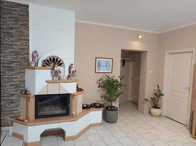 Eladó családi ház, Győrött 105.9 M Ft, 4 szobás