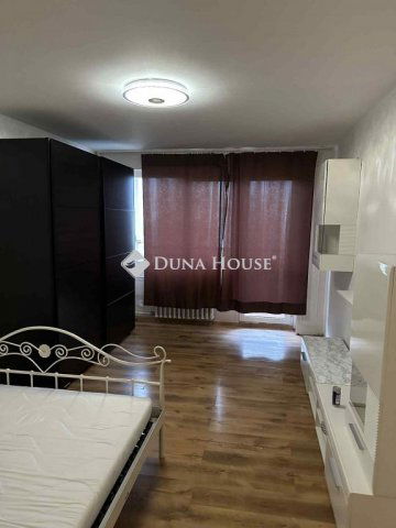 Eladó panellakás, Tatabányán 31 M Ft, 1 szobás