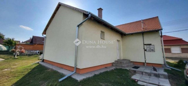 Eladó családi ház, Jászfényszarun 50 M Ft, 5 szobás