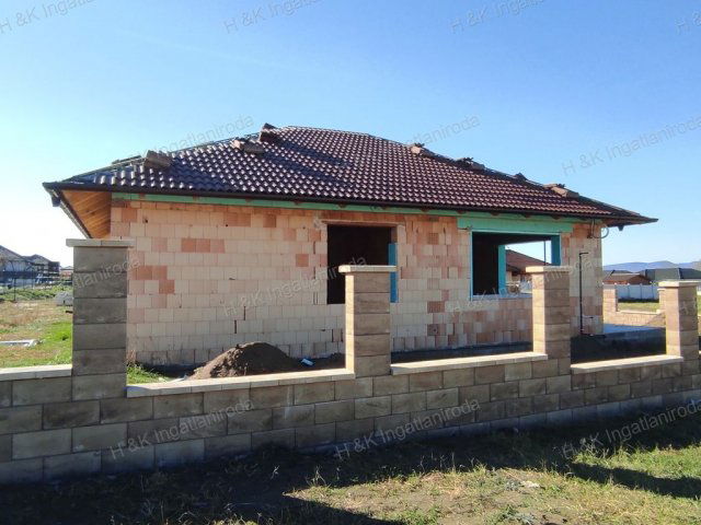 Eladó ikerház, Vácrátóton 119 M Ft, 4 szobás