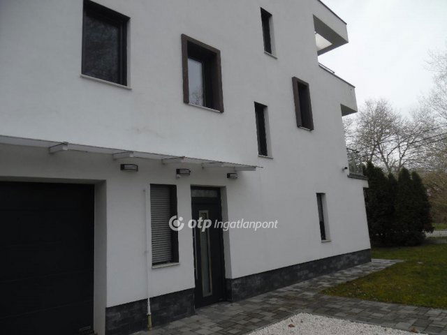 Eladó ikerház, Budapesten, III. kerületben 219.5 M Ft, 6 szobás