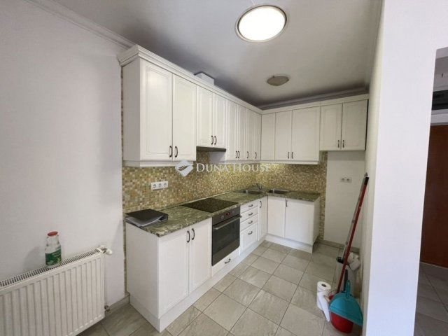 Eladó téglalakás, Nagykőrösön 56 M Ft, 2 szobás