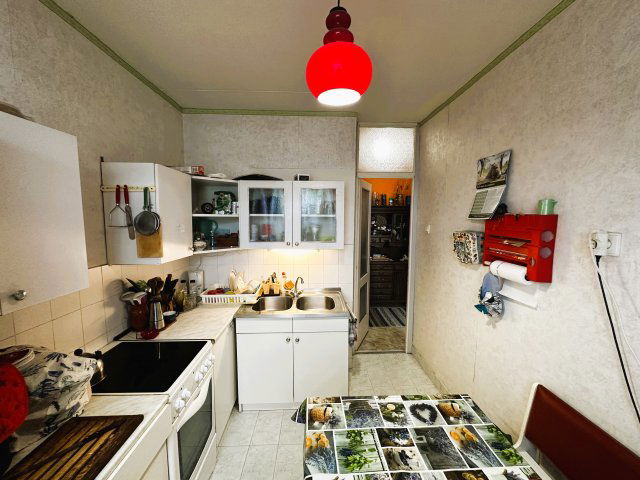 Eladó panellakás, Pécsett 52.5 M Ft, 3+1 szobás