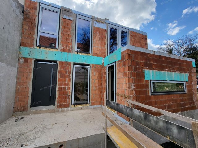 Eladó ikerház, Budapesten, III. kerületben 551.98 M Ft, 5 szobás