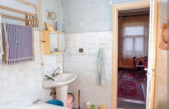 Eladó családi ház, Szegeden 62 M Ft, 5 szobás