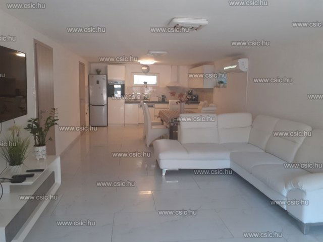 Eladó családi ház, Szigetmonostorban 129.9 M Ft, 6 szobás