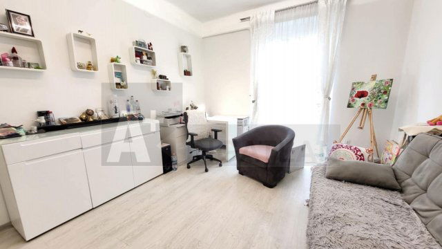 Eladó téglalakás, Szegeden 75 M Ft, 2 szobás