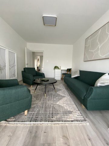 Kiadó panellakás, albérlet, Pécsett, Nagy Jenő utcában