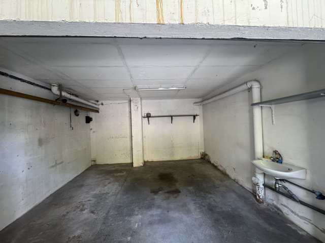 Eladó garázs, Szekszárdon, Csalogány utcában 14 M Ft