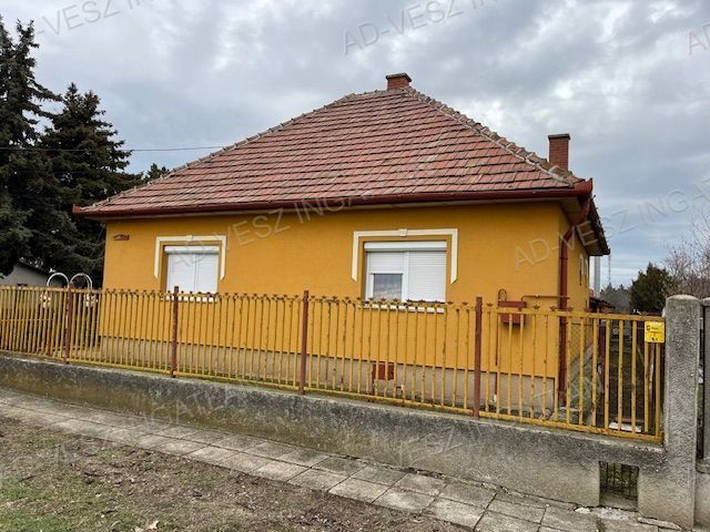 Eladó családi ház, Nyáregyházán 49 M Ft, 2 szobás