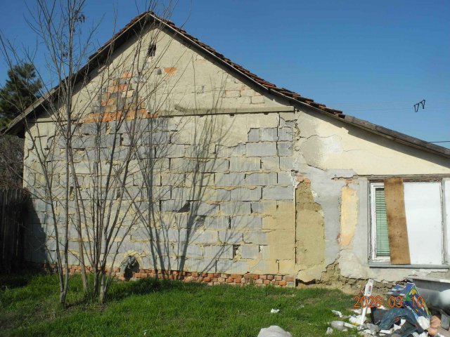 Eladó családi ház, Mezőtúron, Törő Pál utcában 1.6 M Ft