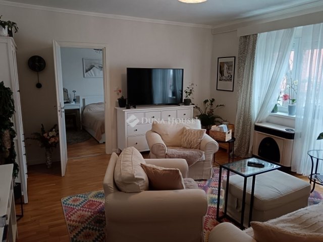 Eladó téglalakás, Pécsett 46.9 M Ft, 3 szobás