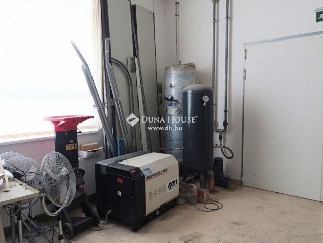 Eladó ipari ingatlan, Zalaegerszegen 580 M Ft