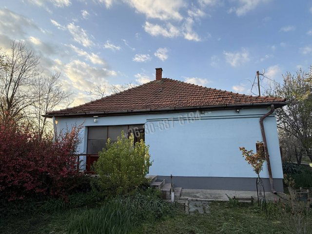 Eladó családi ház, Szerepen 11 M Ft, 2 szobás