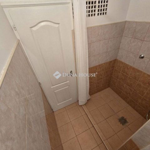 Eladó üzlethelyiség, Lajosmizsén 26.9 M Ft, 2 szobás