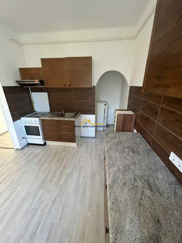 Eladó téglalakás, Kaposváron, Zárda közben 30 M Ft, 1+1 szobás