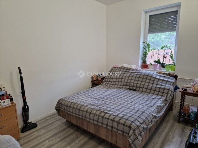 Eladó téglalakás, Budapesten, XVIII. kerületben 54.999 M Ft