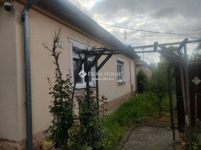 Eladó családi ház, Kecskeméten 57.9 M Ft, 3 szobás