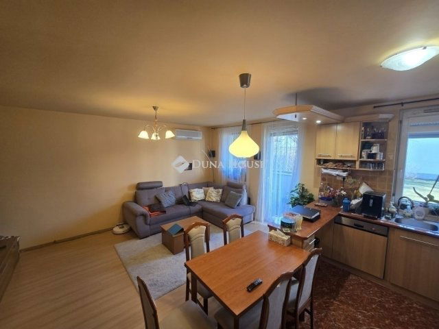 Eladó téglalakás, Szegeden 72.99 M Ft, 3 szobás