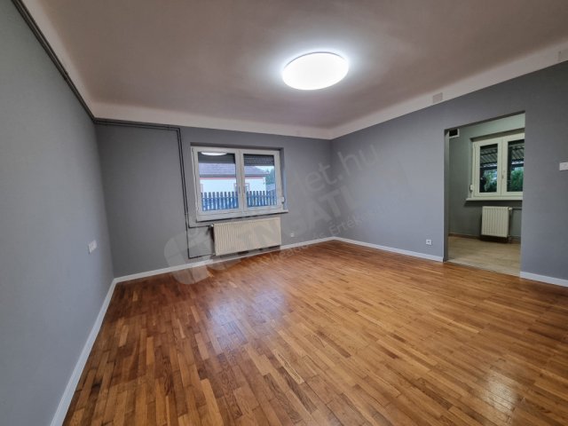 Kiadó téglalakás, albérlet, XVIII. kerületben, Zsolt utcában