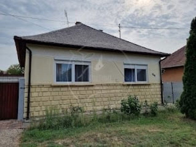 Eladó családi ház, Gyulán 41.99 M Ft, 3 szobás